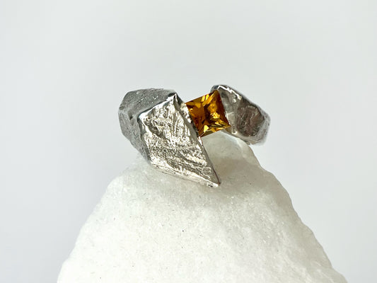 SWISS ALPS Citrine in a Cliff / Ring in Silver