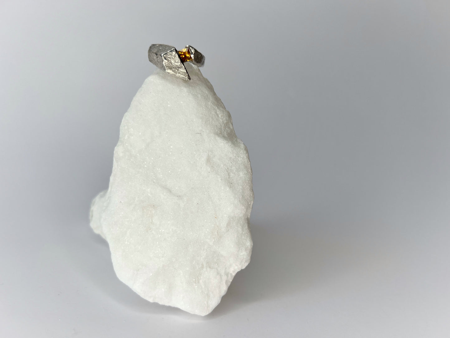 SWISS ALPS Citrine in a Cliff / Ring in Silver
