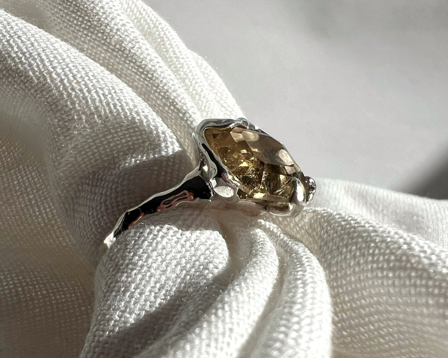 MAJESTY MOOD / Ring in Silver & Smoky Quartz