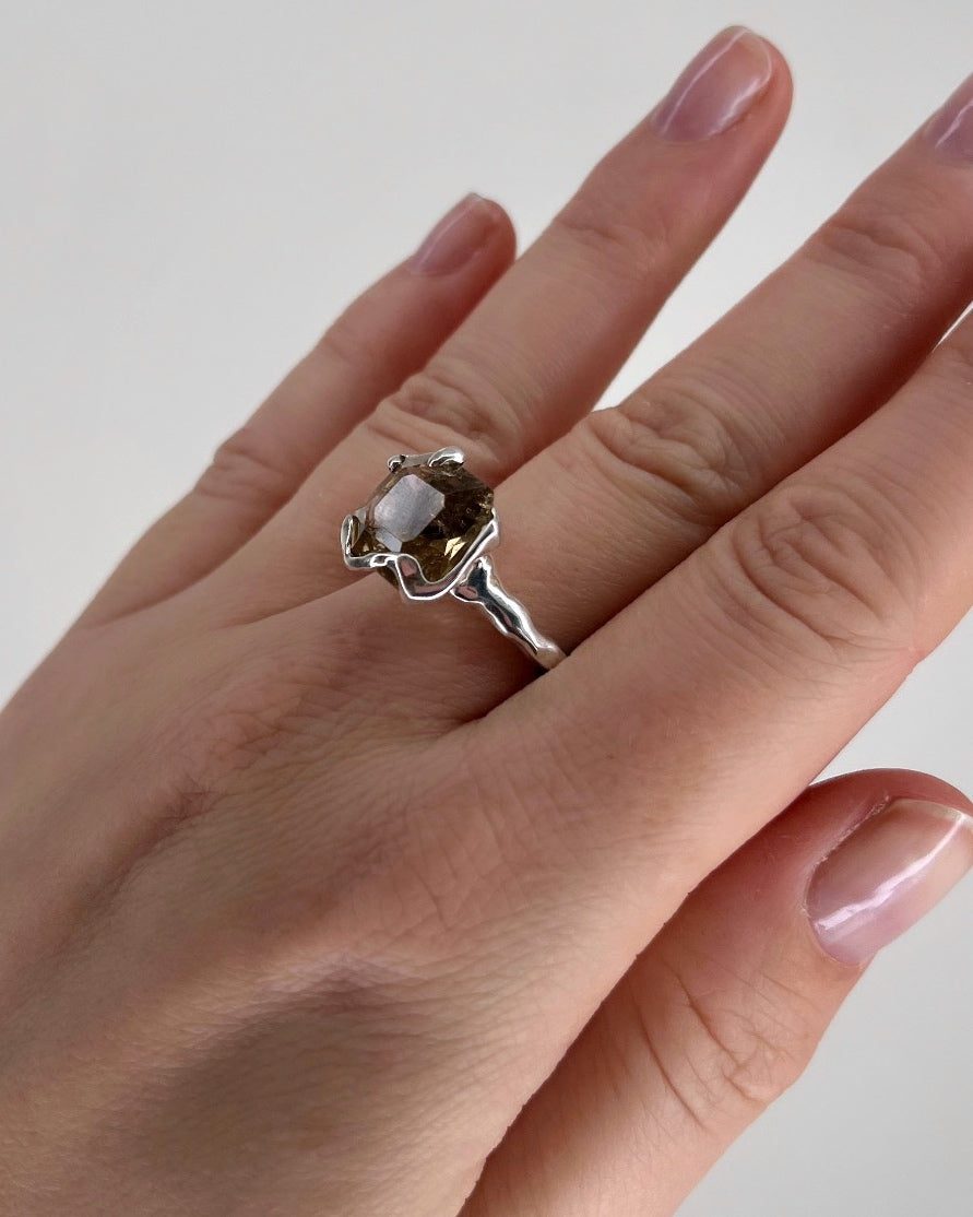 MAJESTY MOOD / Ring in Silver & Smoky Quartz