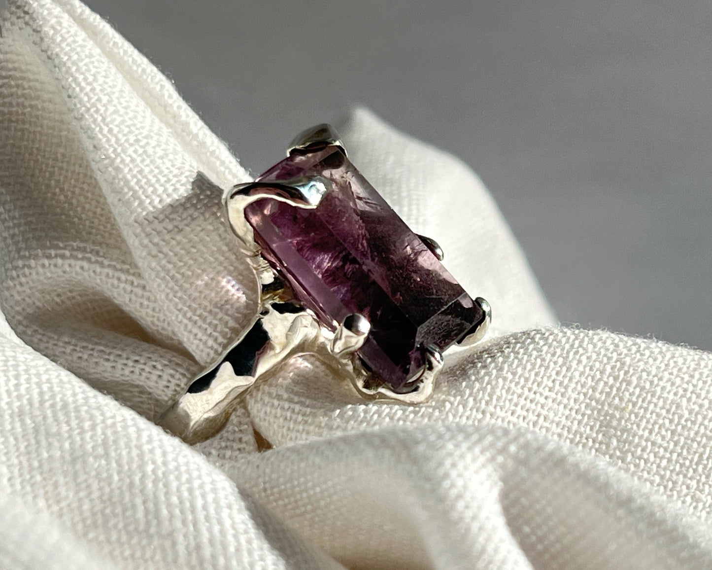 BORN TO REIGN / Ring in Silver & Big Ametrine