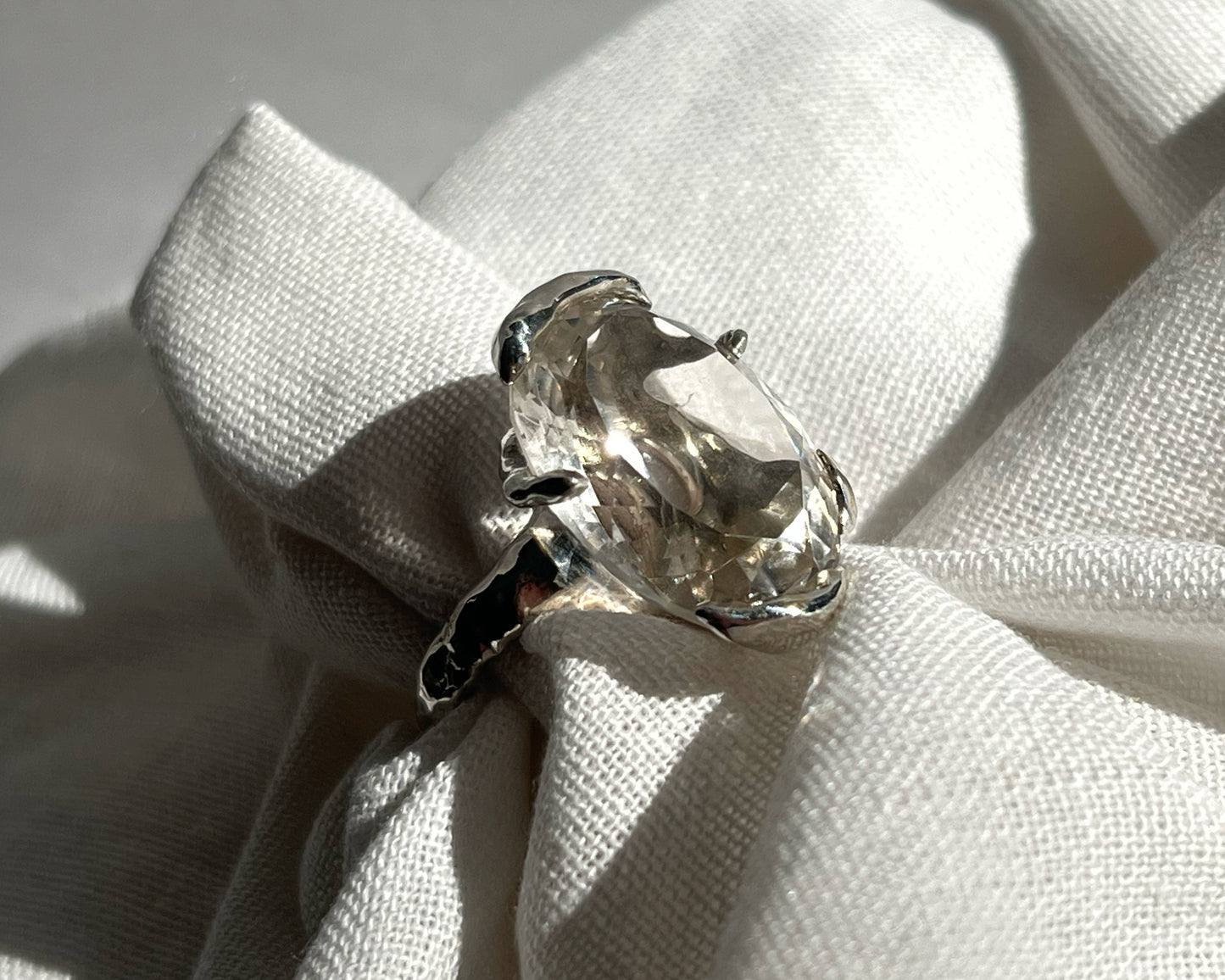 QUEEN STATUS / Ring in Silver & Big Clear Quartz