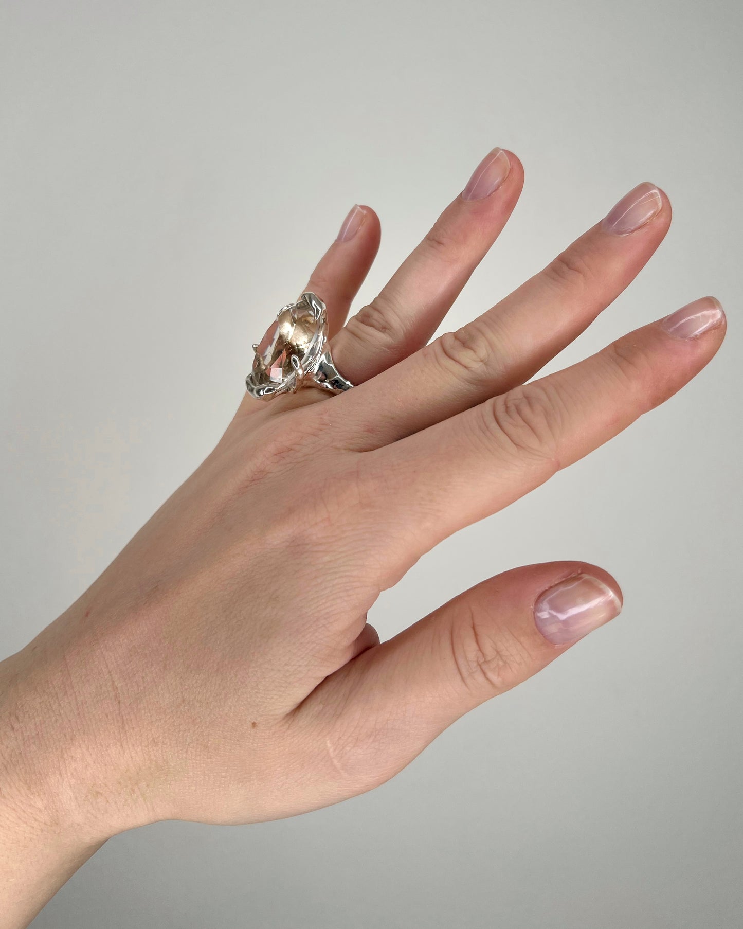 QUEEN STATUS / Ring in Silver & Big Clear Quartz