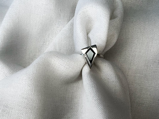 ASYMMETRIC KITE 2 / Silver Ring (adjustable) with Black Spinel