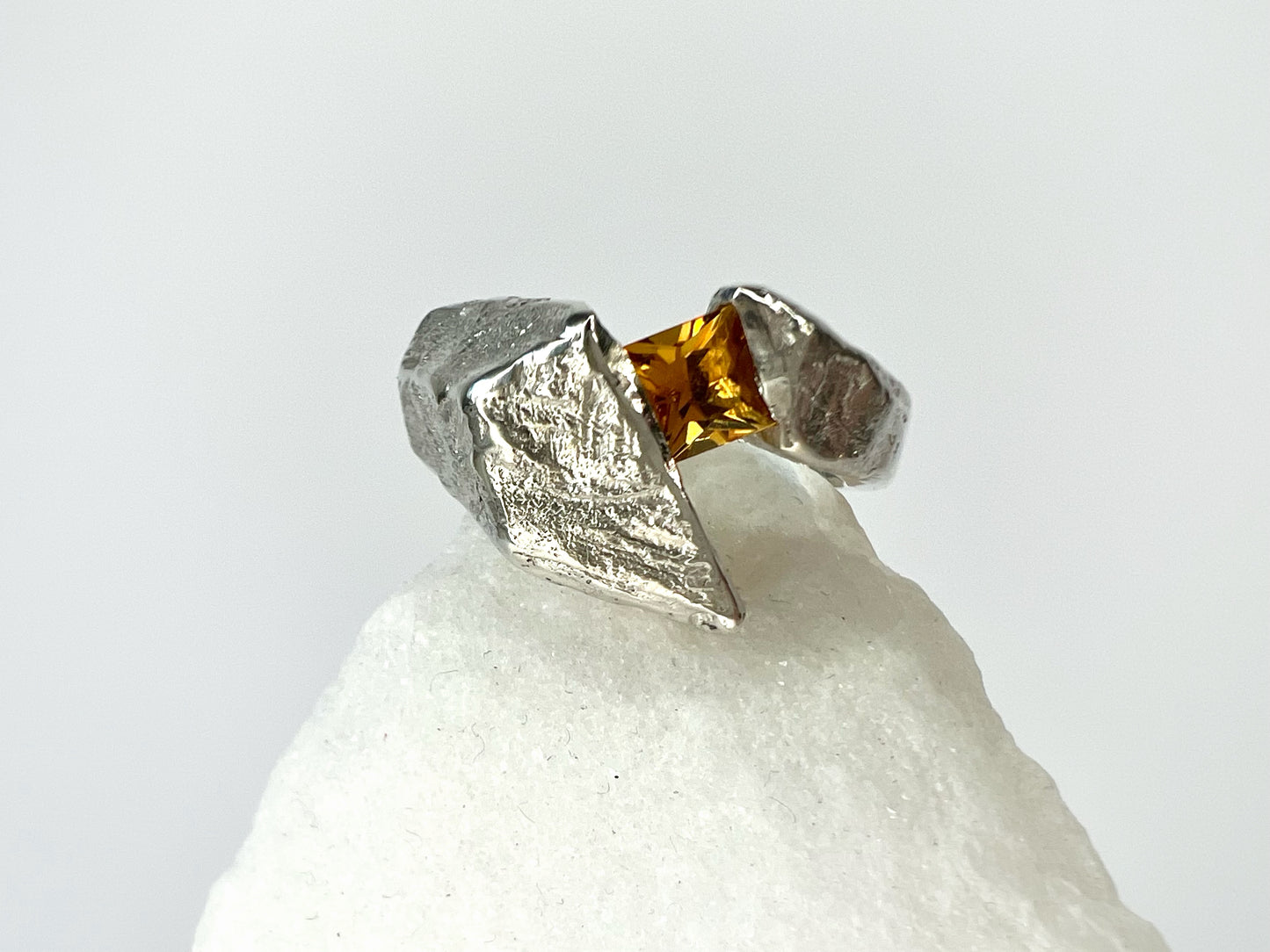 SWISS ALPS Gemstone in a Cliff / Ring in Silver