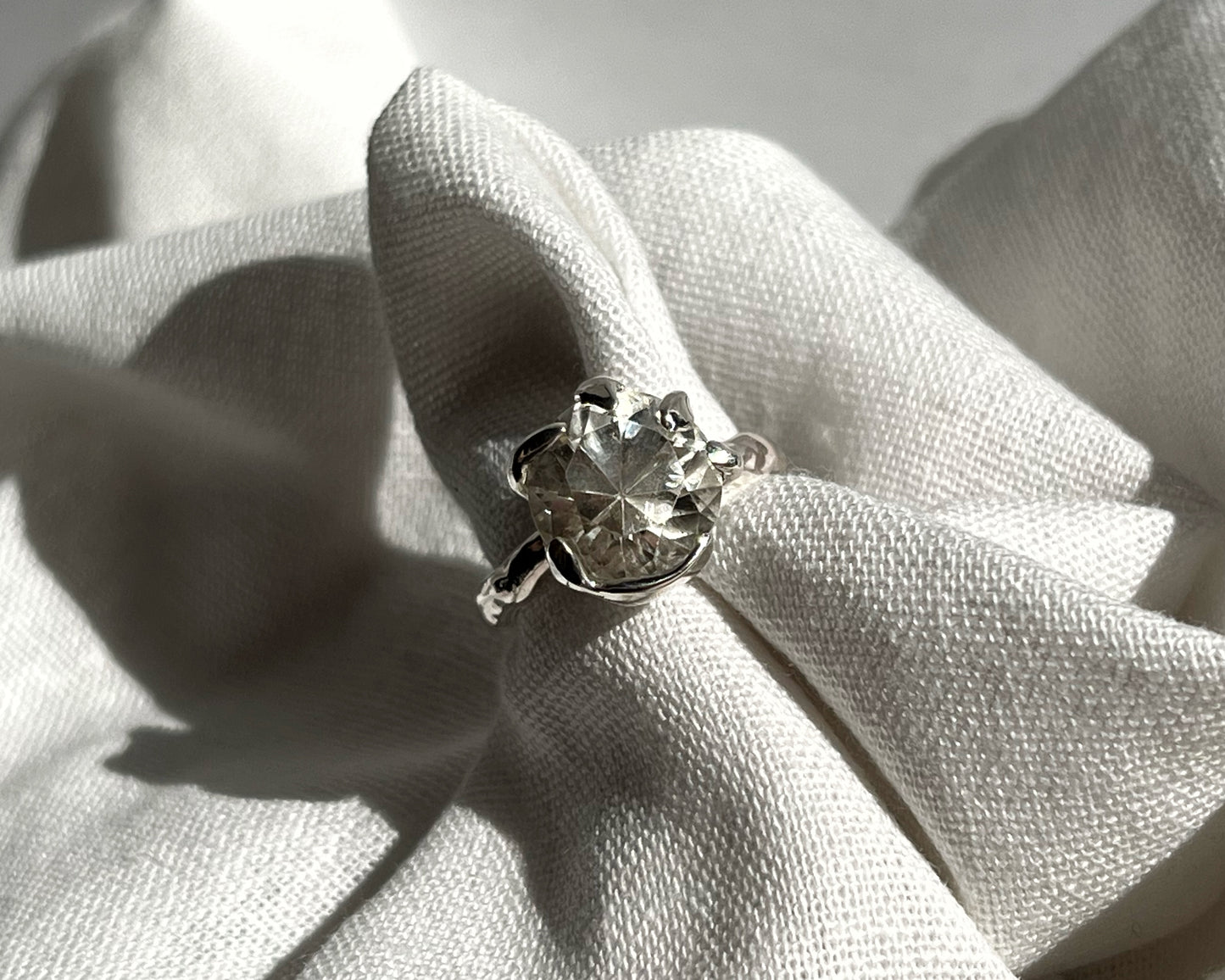 FIT FOR A QUEEN / Ring in Silver & Clear Quartz