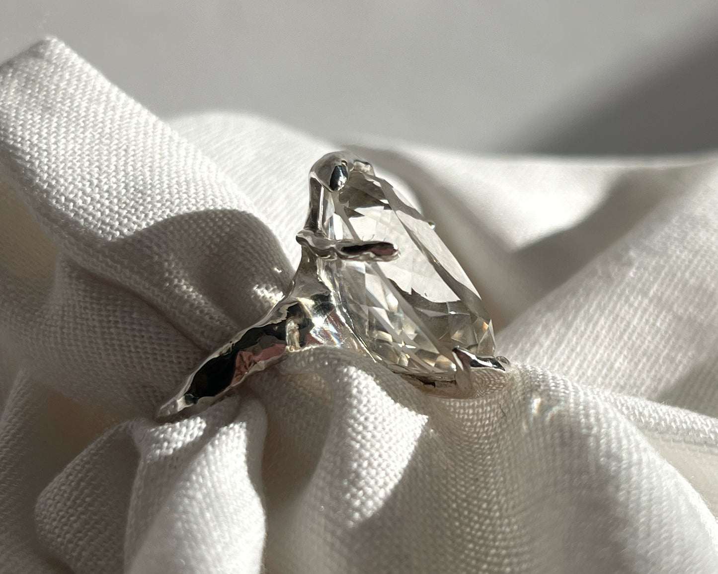 QUEEN STATUS / Ring in Silver & Big Clear Quartz