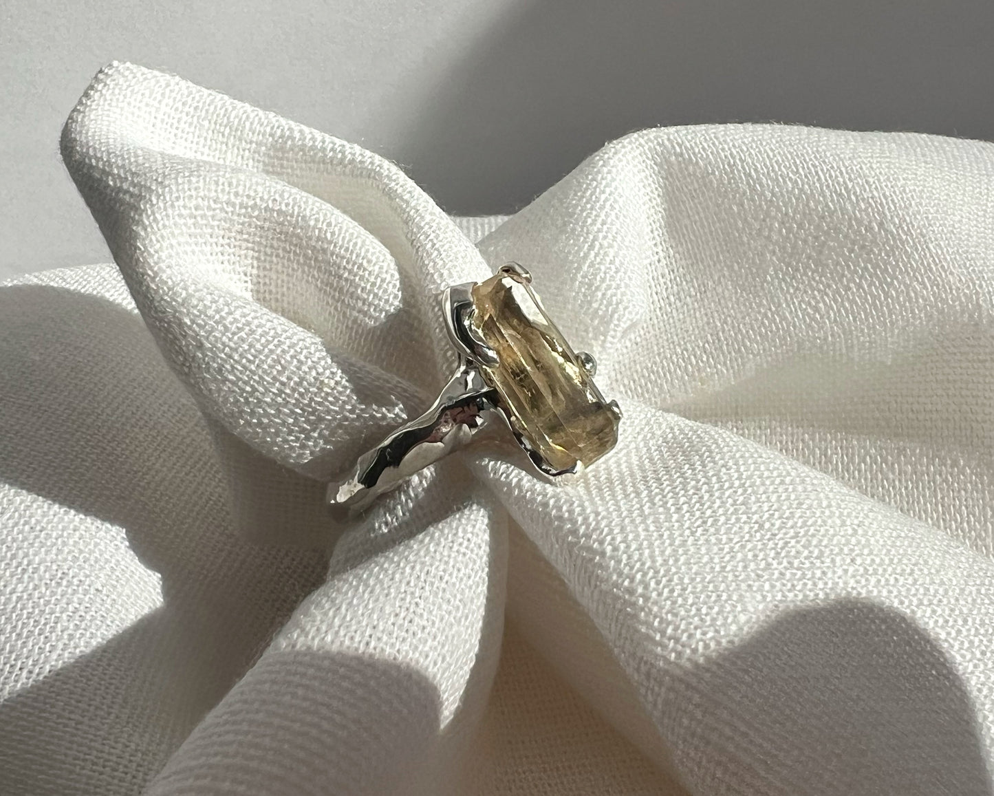 ROYAL ON ARRIVAL / Ring in Silver & Citrine